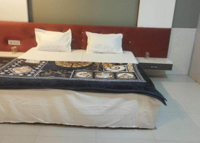 Hotel ECOSIA Private Room's And Restaurants