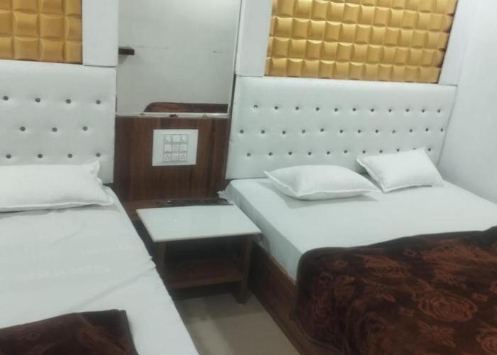 Hotel ECOSIA Private Room's And Restaurants