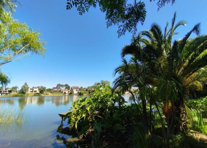 Unique lake side Housing Apart