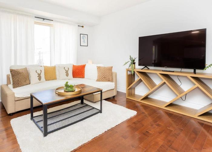 Cozy Modern 4BR Home with Sunny Patio