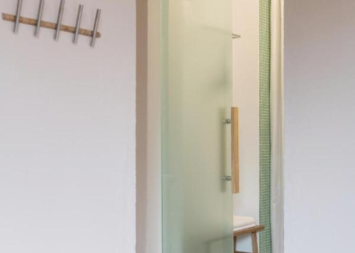 Dazzling Minimalist One Bedroom Apartment