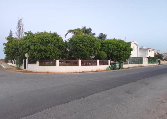 3-Bedroom House Near the Beach