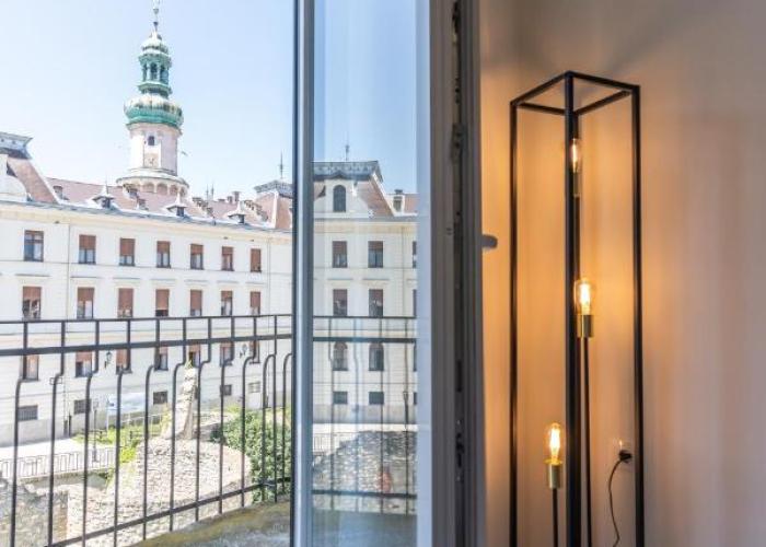 V62 studio apartments- in the Downtown
