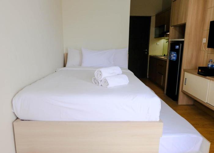 Good Deal Studio Room at Easton Park Residence Jatinangor Apartment By Travelio