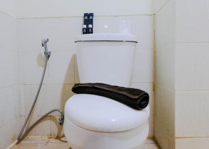 Good Deal Studio Room at Easton Park Residence Jatinangor Apartment By Travelio