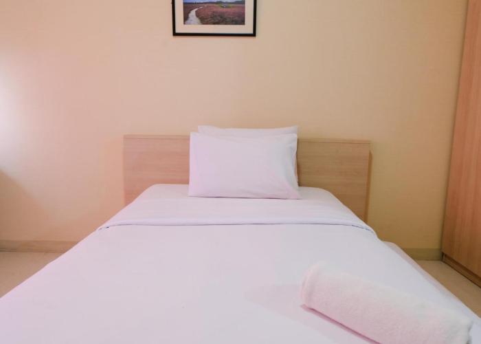 Great Deal Studio at Pinewood Apartment By Travelio