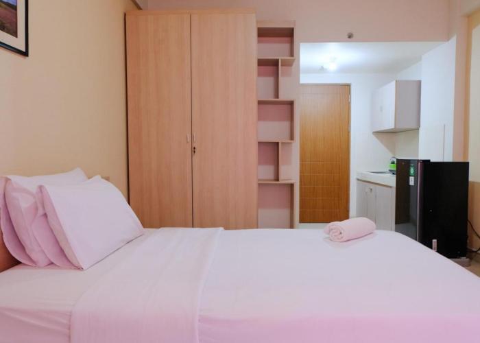 Great Deal Studio at Pinewood Apartment By Travelio