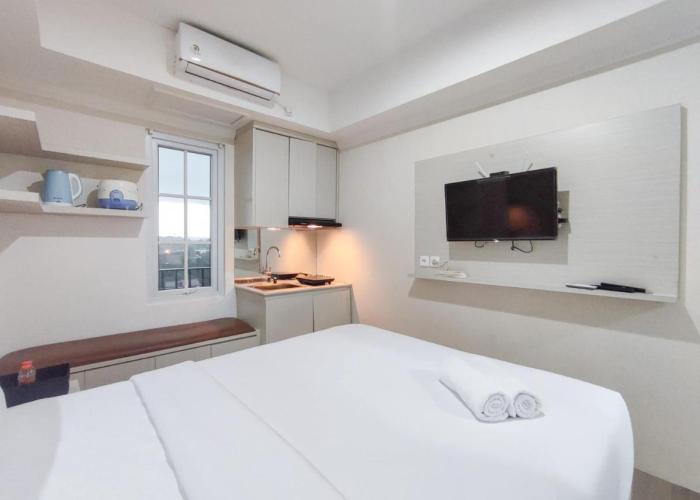 Warm and Cozy Style Studio Room at Paltrow City Apartment By Travelio