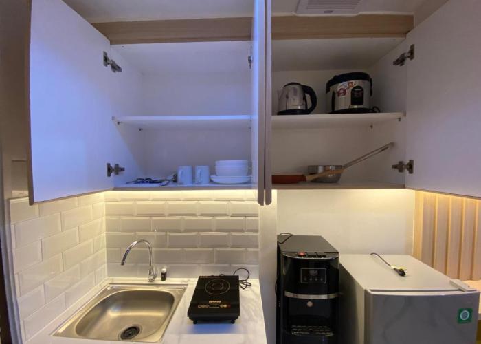 Fancy and Nice Studio at The Alton Apartment By Travelio