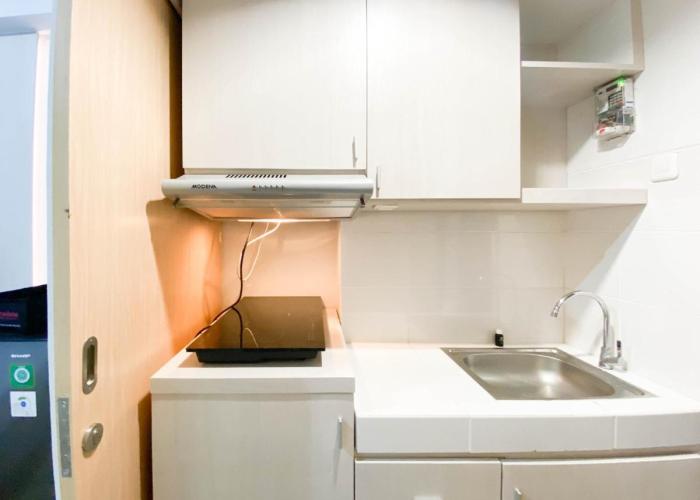 Minimalist and Cozy 1BR The Alton Apartment By Travelio