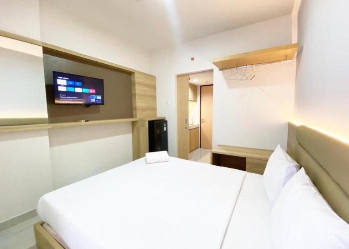 Homey and Modern Studio The Alton Apartment By Travelio