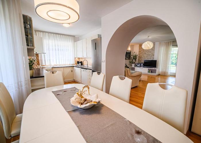 Holiday Home Slavc with 4 Bedrooms