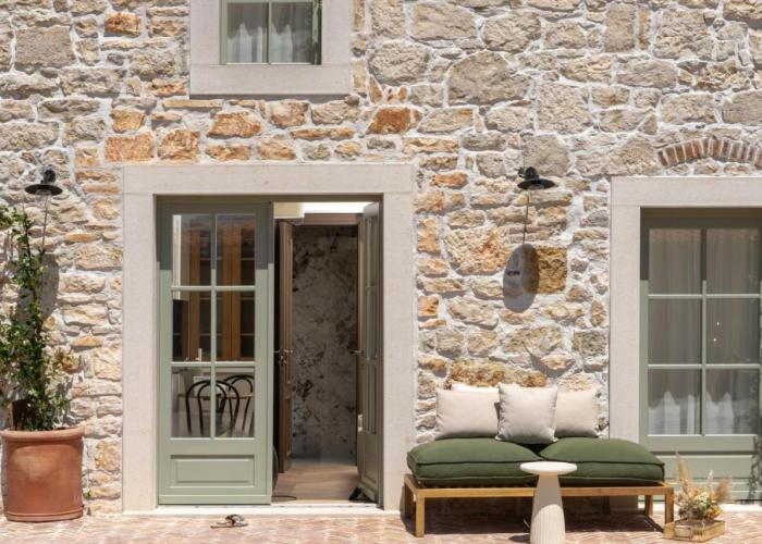 Silent Stone Apartment