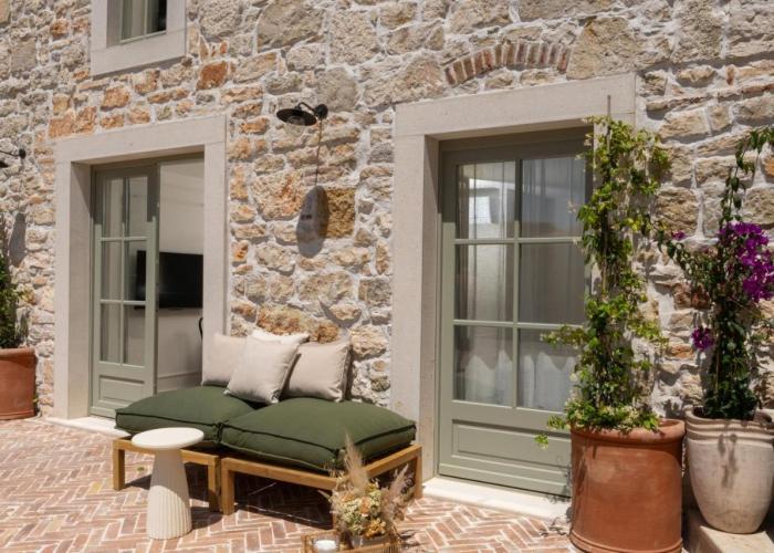 Silent Stone Apartment