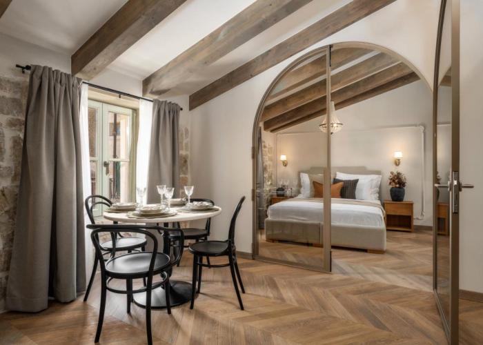 Silent Stone Apartment