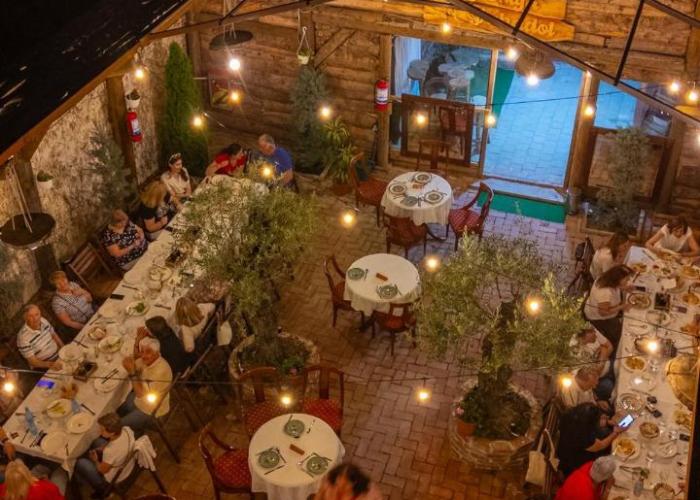 GJUHADOLI HOTEL Restaurant