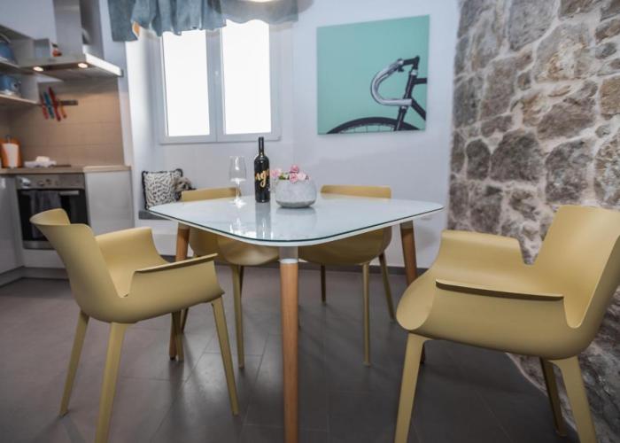 Old Stoney - Renovated Apartment near Split Palace