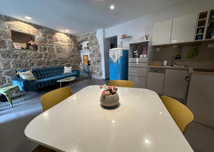 Old Stoney - Renovated Apartment near Split Palace