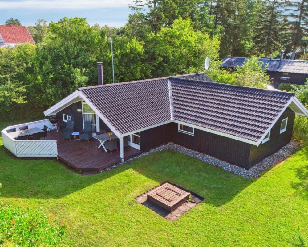 Near Beach Center, Quiet And Secluded Lot,