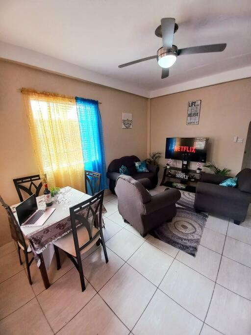 Belle Sunrise Villa Cozy Tropical Escape for a Local Experience