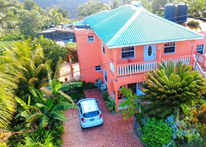 Belle Sunrise Villa Cozy Tropical Escape for a Local Experience