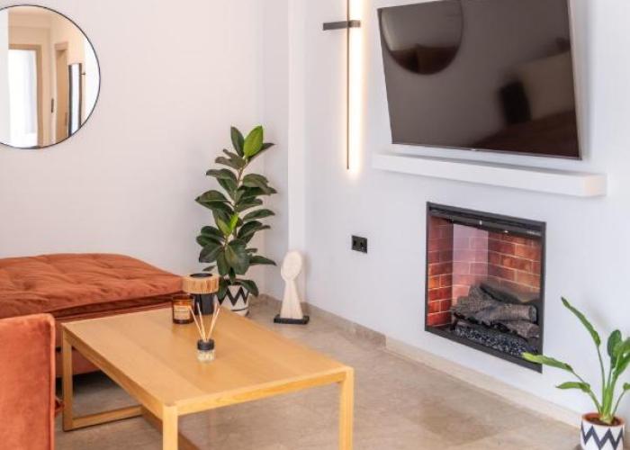 Seaside Luxury - 3 Min to Freatida Beach