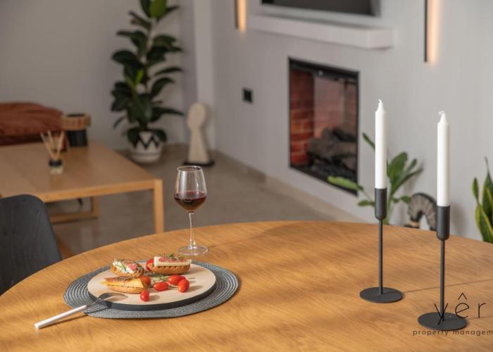 Seaside Luxury - 3 Min to Freatida Beach