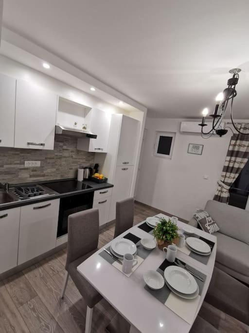 Maris apartment-Balcony with view and Free parking