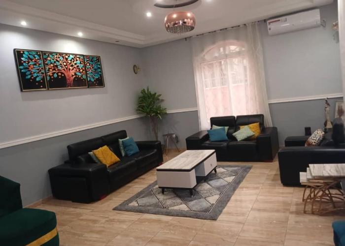 Duplex meublé 5 chambres, piscine, ménagère, voiture à louer Douala Yassa - Tigson