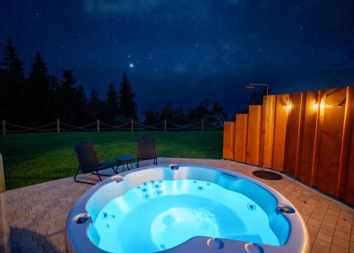 Diamond Glamp & Jacuzzi