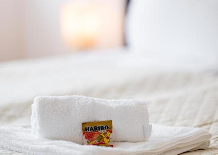 FREE Parking, Luxury Beds, Nespresso, Netflix