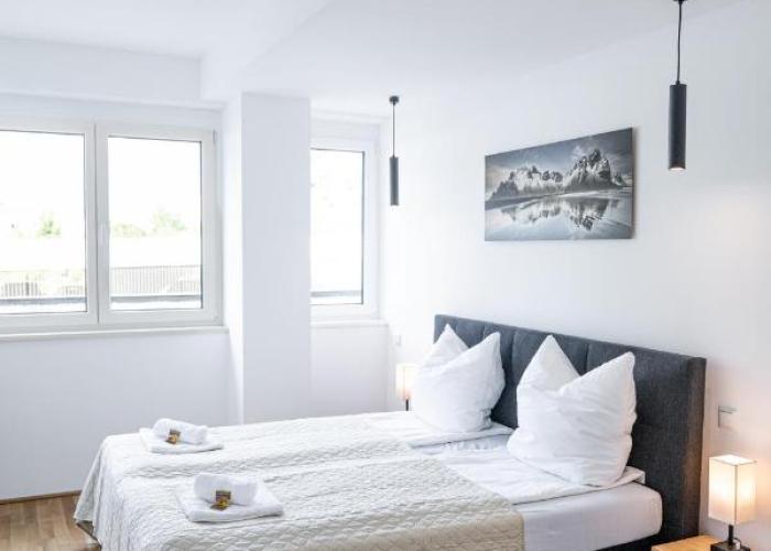 FREE Parking, Luxury Beds, Nespresso, Netflix
