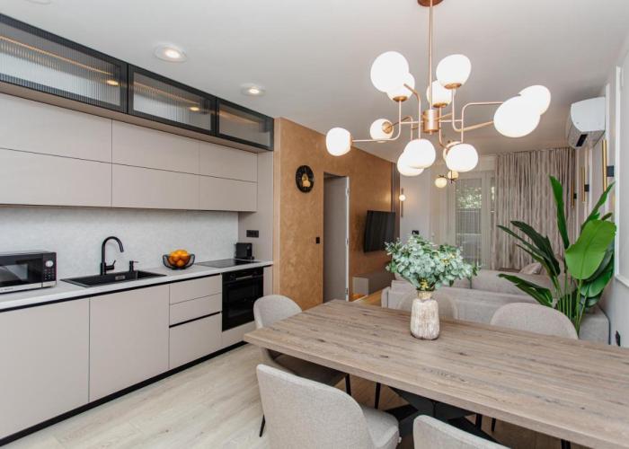 Stunning apartment Bella on Žnjan Beach, private parking