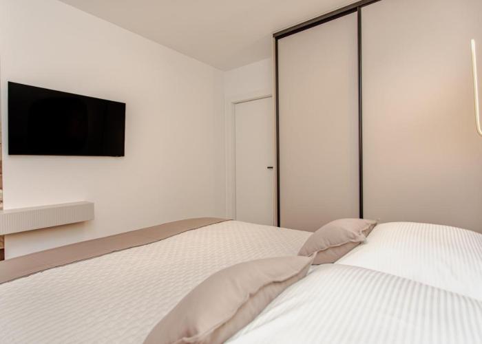 Stunning apartment Bella on Žnjan Beach, private parking