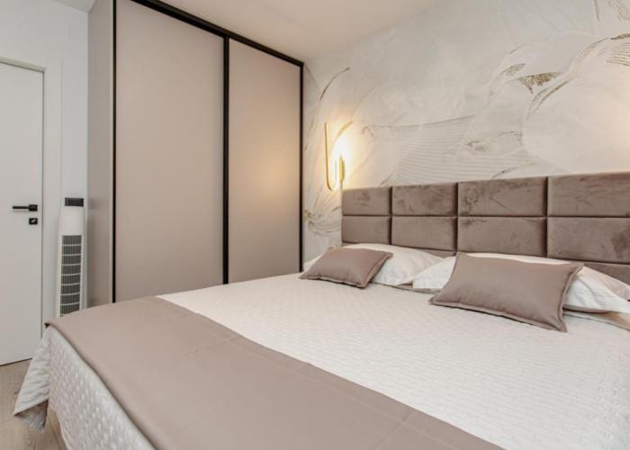 Stunning apartment Bella on Žnjan Beach, private parking