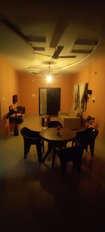 Ruhithahomestay- AC ROOMS-FREE WIFI- ANDROID TV - NEAR TO ALIPIRI- DOOR SERVICE