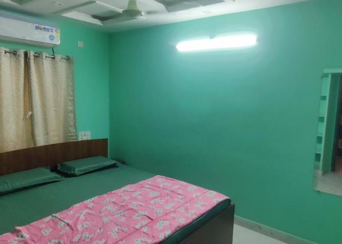 Ruhithahomestay- AC ROOMS-FREE WIFI- ANDROID TV - NEAR TO ALIPIRI- DOOR SERVICE