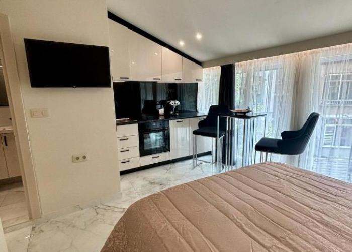 Luxurious House with a three cozy rooms & Free Parking