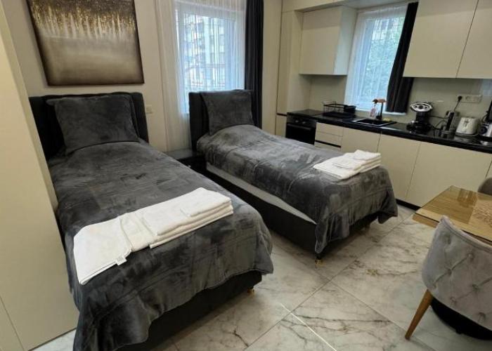 Luxurious House with a three cozy rooms & Free Parking