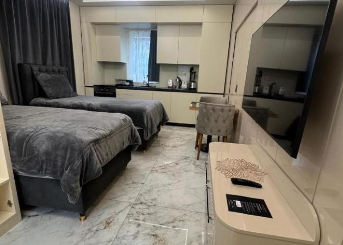 Luxurious House with a three cozy rooms & Free Parking