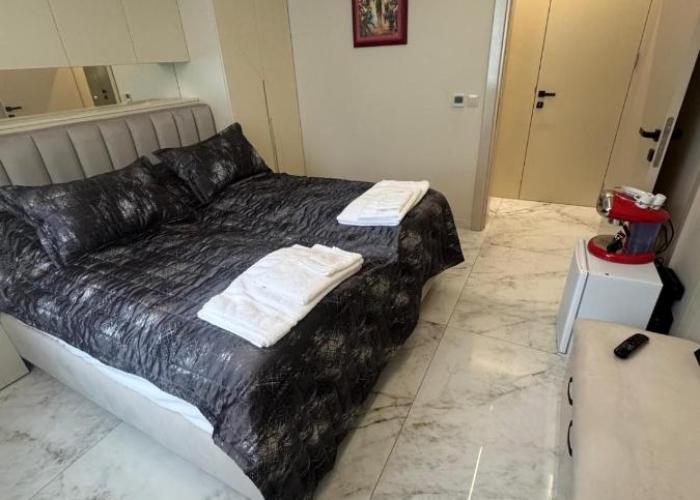 Luxurious House with a three cozy rooms & Free Parking