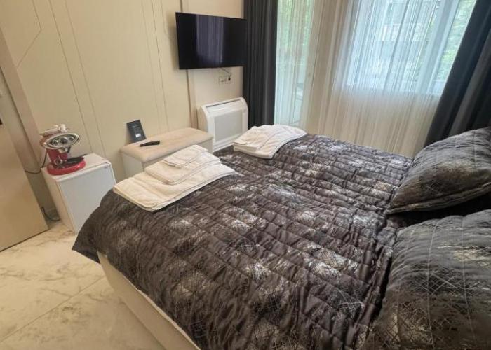 Luxurious House with a three cozy rooms & Free Parking