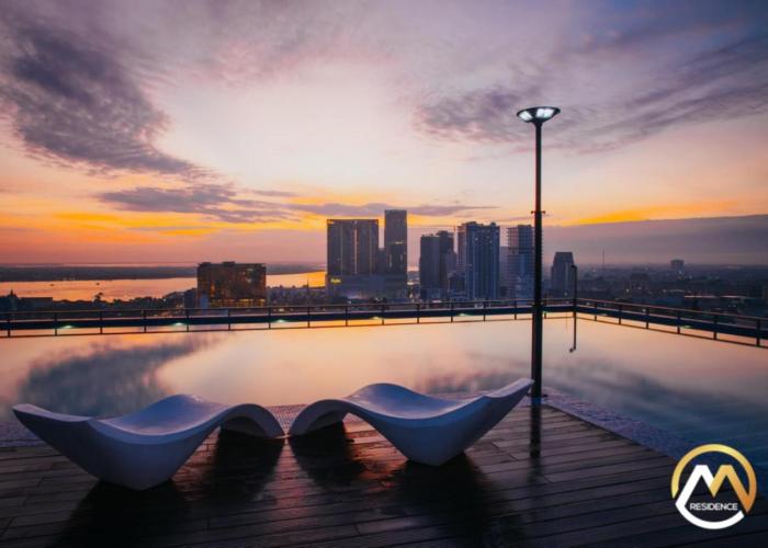 Hotel Serviced Apartments Top One Infinity Pool with View of 360 Degree