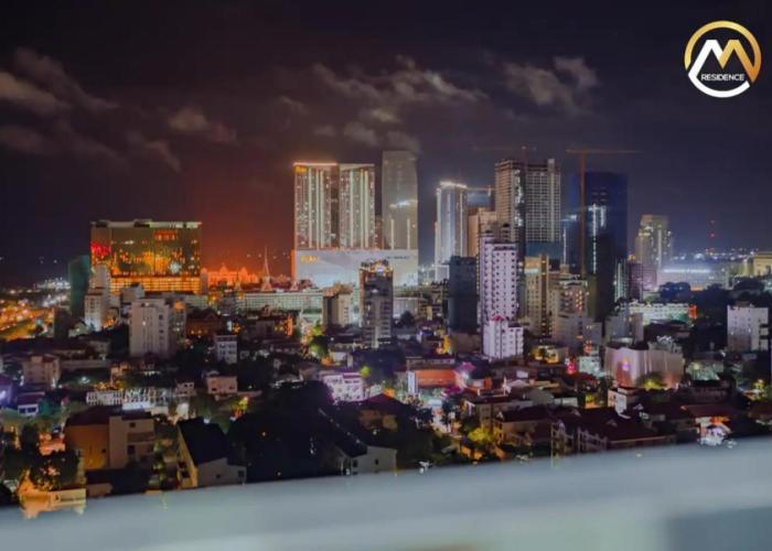 Hotel Serviced Apartments Top One Infinity Pool with View of 360 Degree