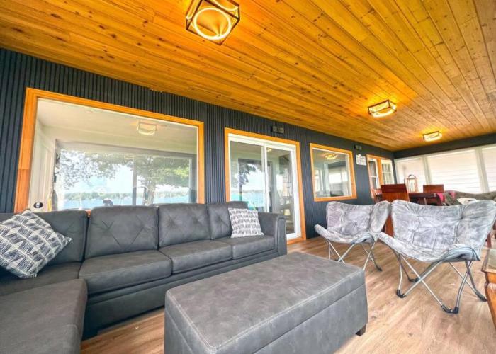Charming Cottage on Lake Simcoe