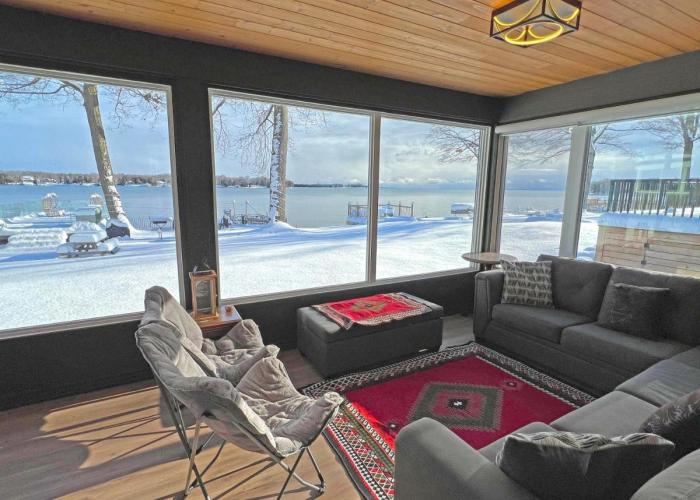 Charming Cottage on Lake Simcoe