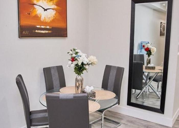 Brand-new three bedroom guest suite in the desirable neighbourhood