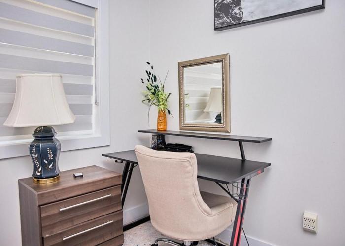 Brand-new three bedroom guest suite in the desirable neighbourhood