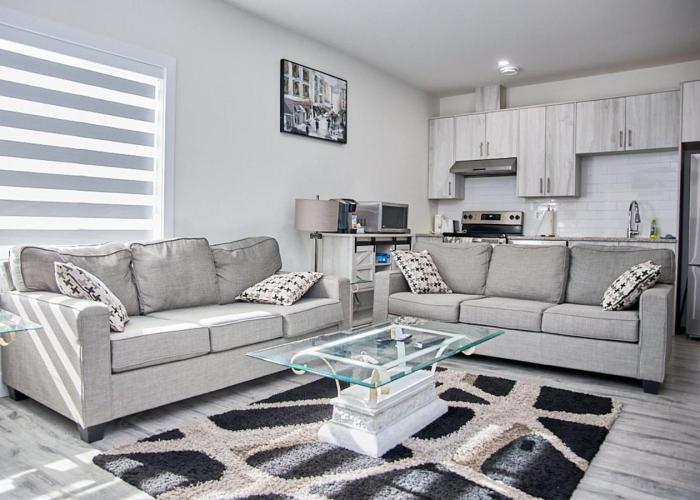 Brand-new three bedroom guest suite in the desirable neighbourhood