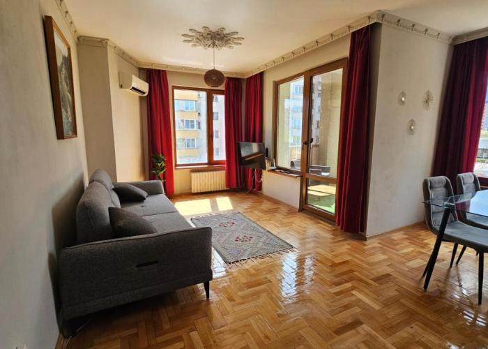 Business Park Retreat: 1BR with Mountain View